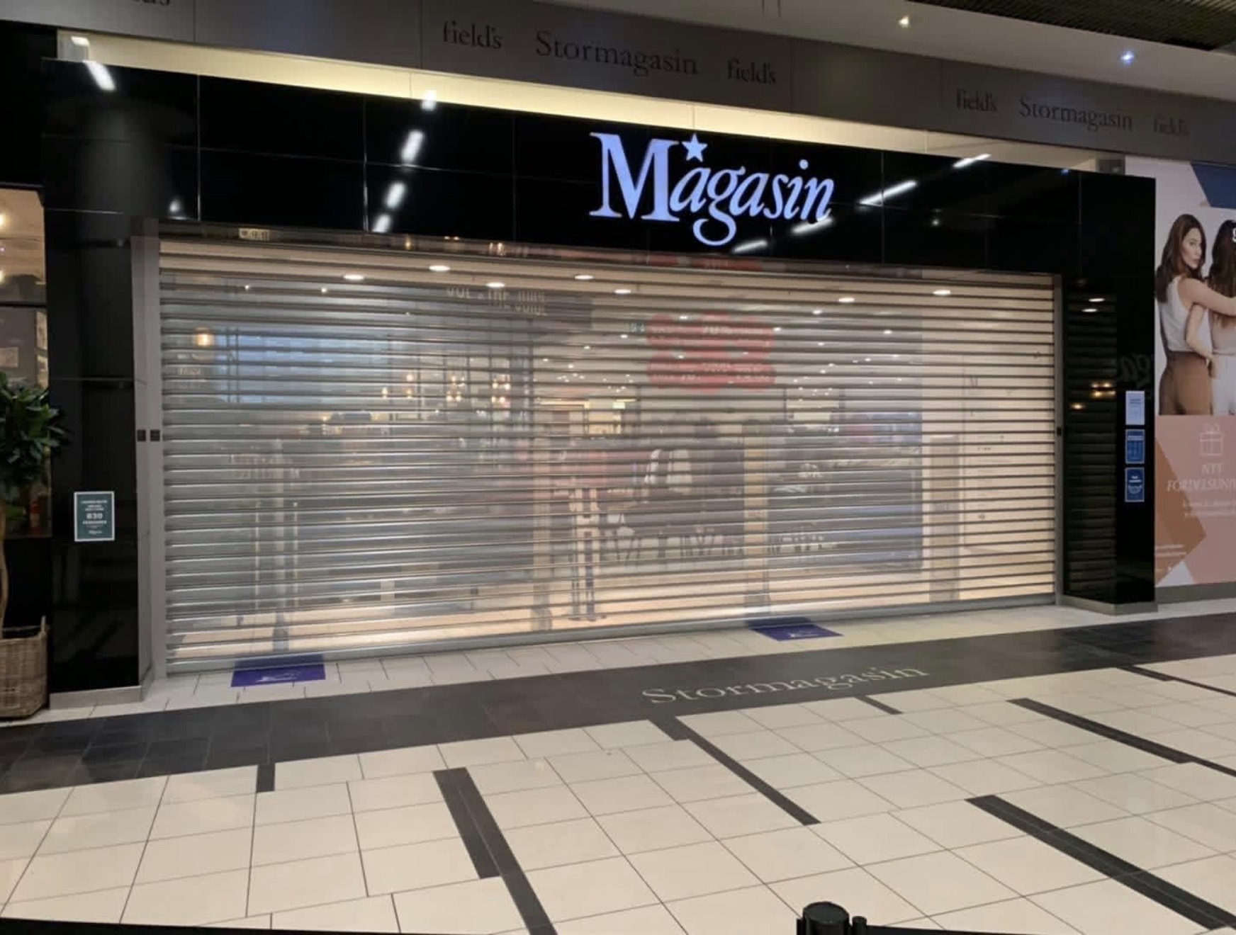 Rullejalousi monteret ved Magasin i Fields shoppingcenter